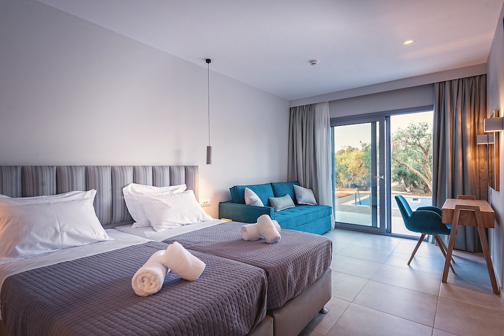 Deluxe Quadruple Room, Private Pool