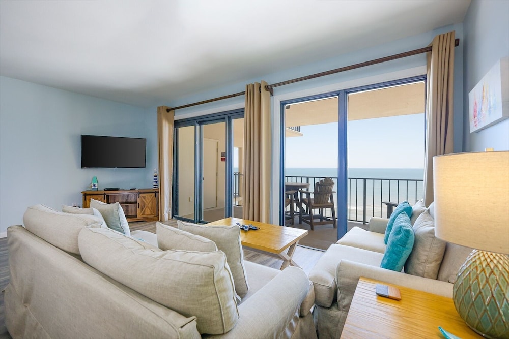 Condo, 3 Bedrooms