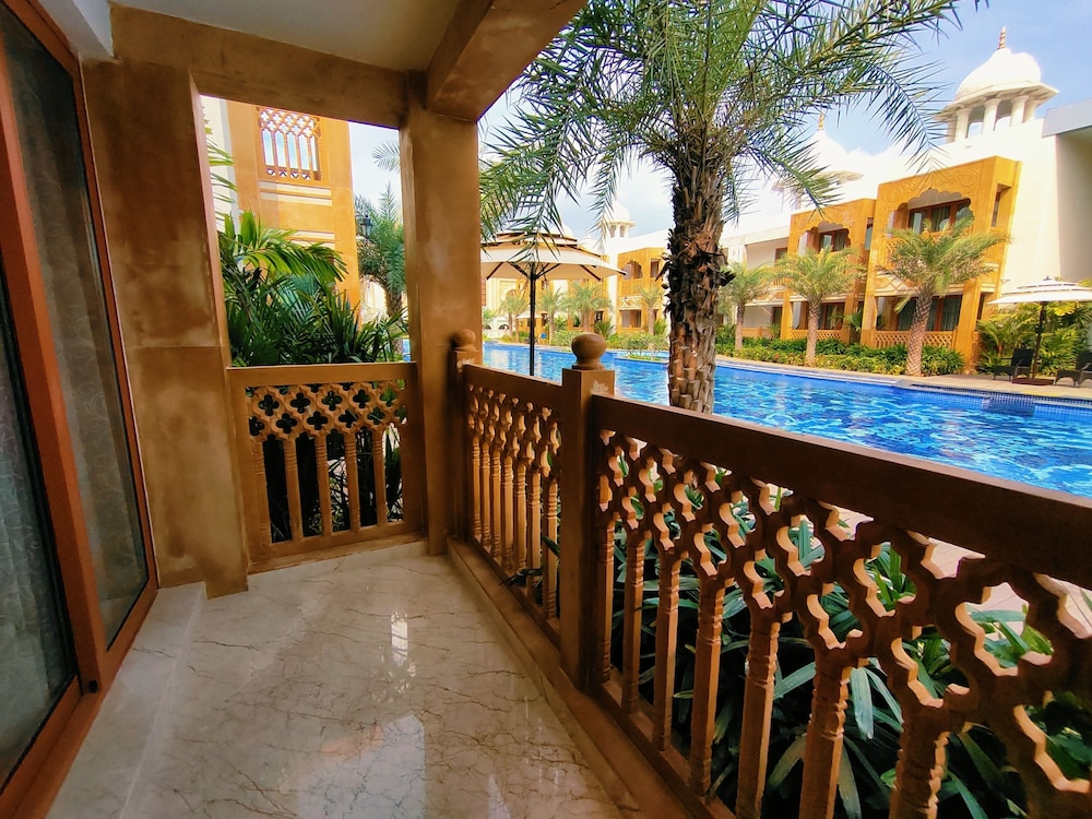 Premium King First Floor Pool Facing - Photo 2