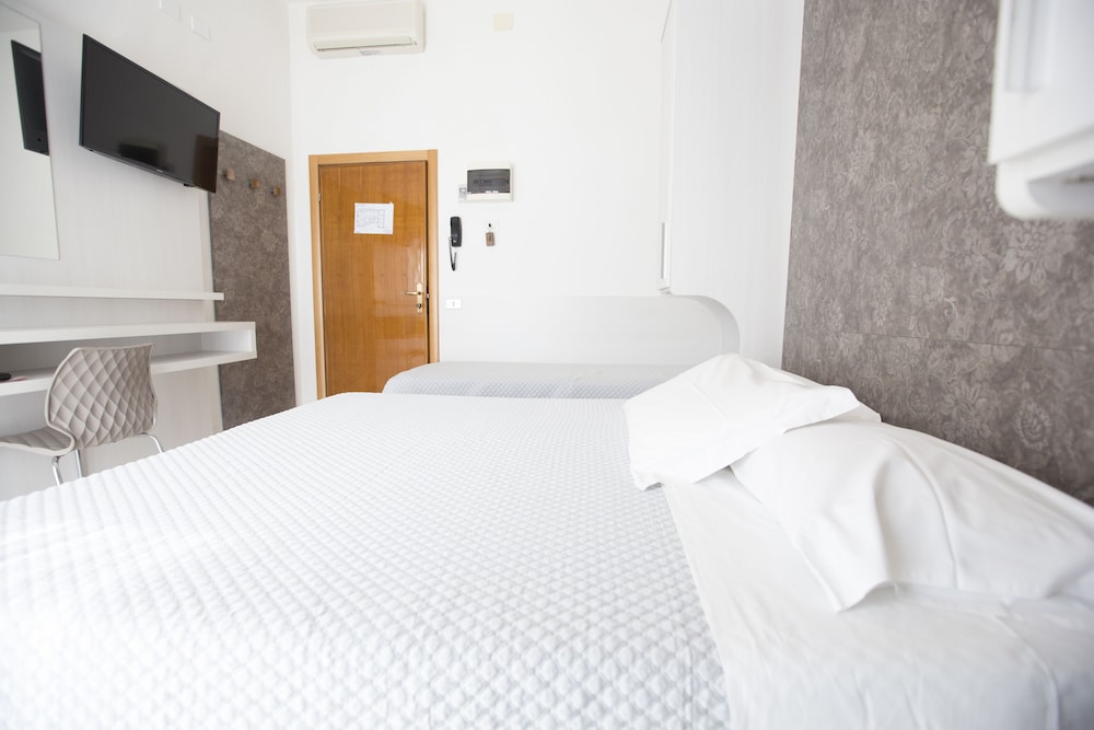 Standard Double Room photo 2
