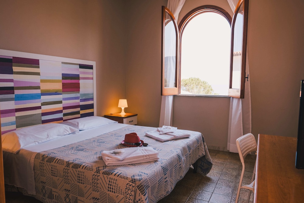 Standard Double or Twin Room, 1 Bedroom, Partial Ocean View