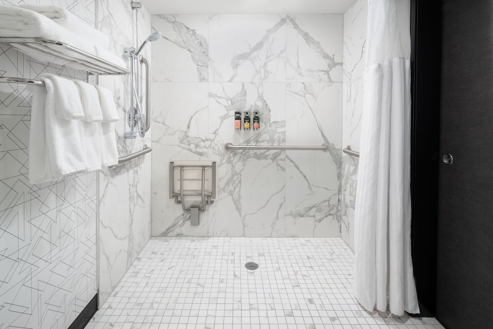 Suite, 1 King Bed, Roll-in Shower (Roll-in Shower, River) - Photo 3