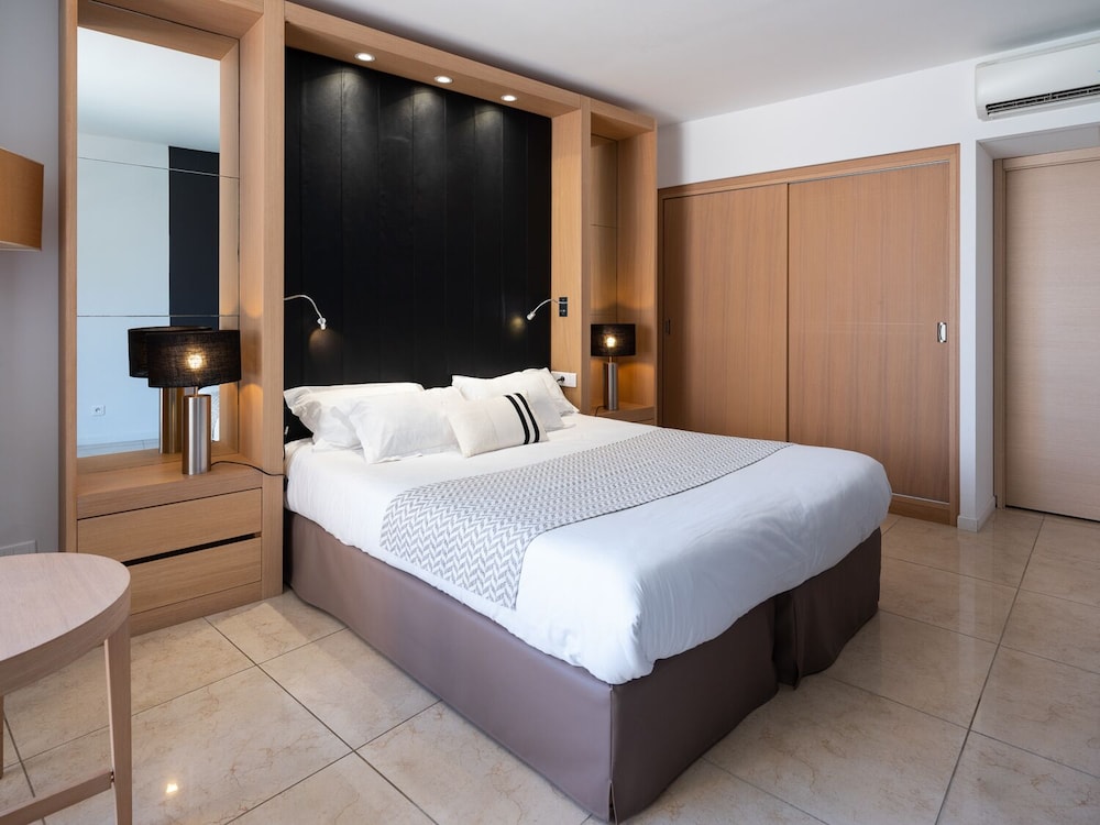 Room M - Coté Piscine -18m² - Lit Double / Lits Jumeaux - Photo 3