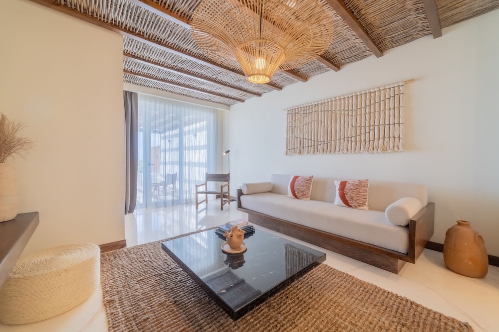 Suite, 1 Bedroom, Sea View - Photo 3
