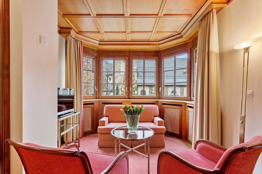 Suite, 1 Bedroom, Corner (Matterhorn View) - Photo 1
