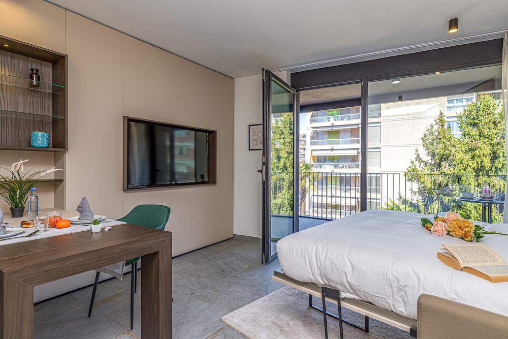 Family Studio (Icon H 308 Suite Micro-Living)