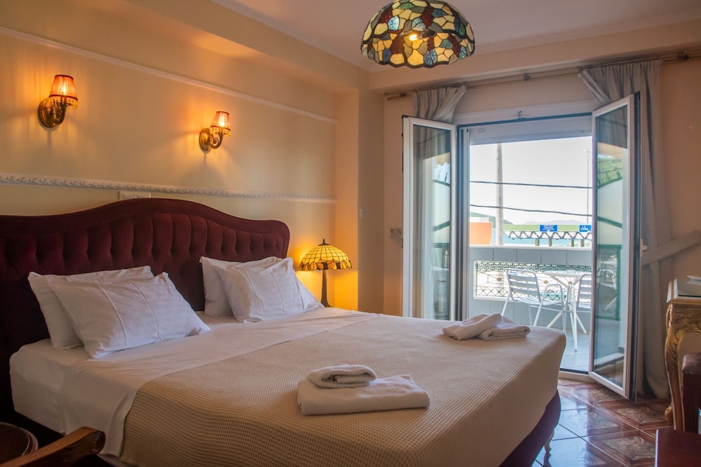 Deluxe Double Room, 1 Queen Bed photo 2