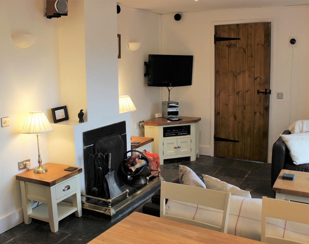 Luxury Cottage, Private Bathroom, Mountain View (Swallows Cottage)