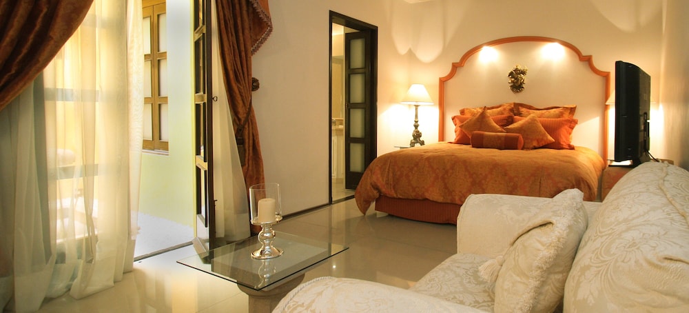Royal Suite, 1 King Bed with Sofa bed - Photo 4