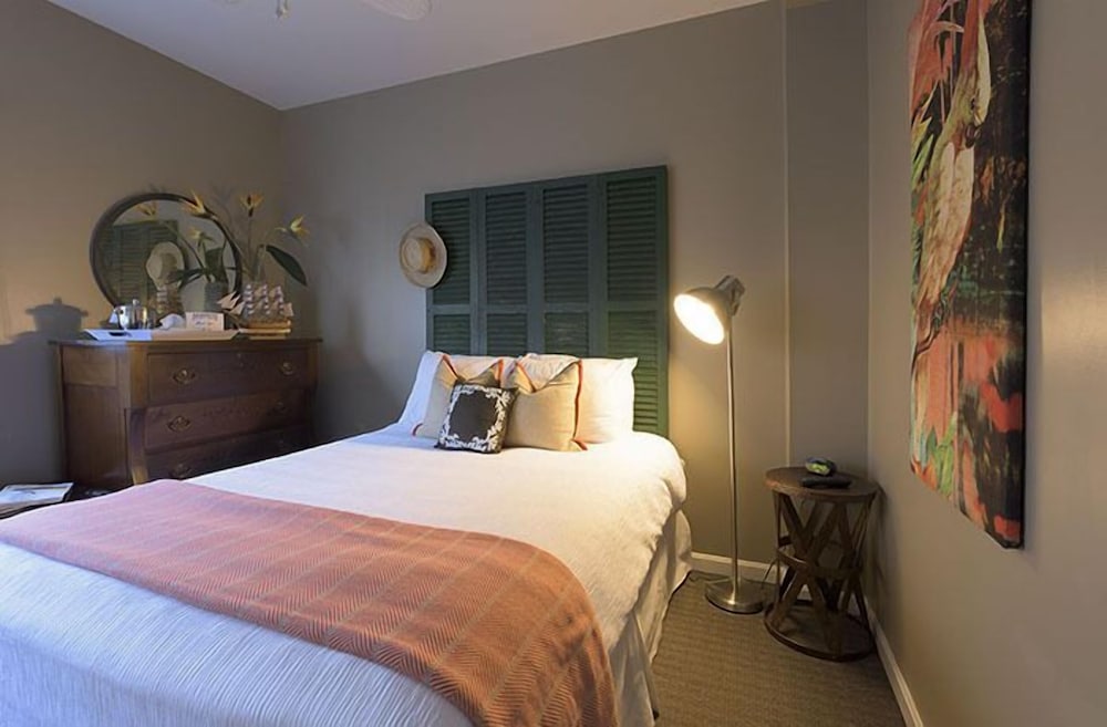 Room (12)