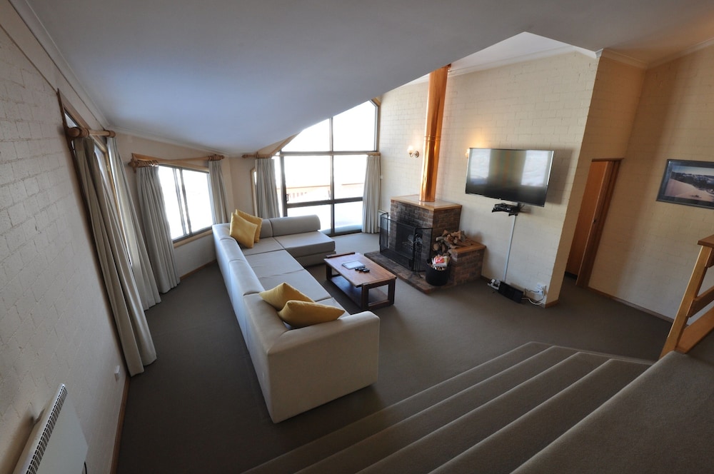 Salzburg 3 Bedroom Apartment (sleeps 8) photo 1