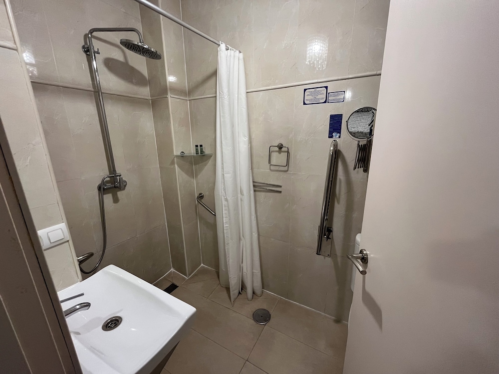 Economy Double Room (Interior) - Photo 3