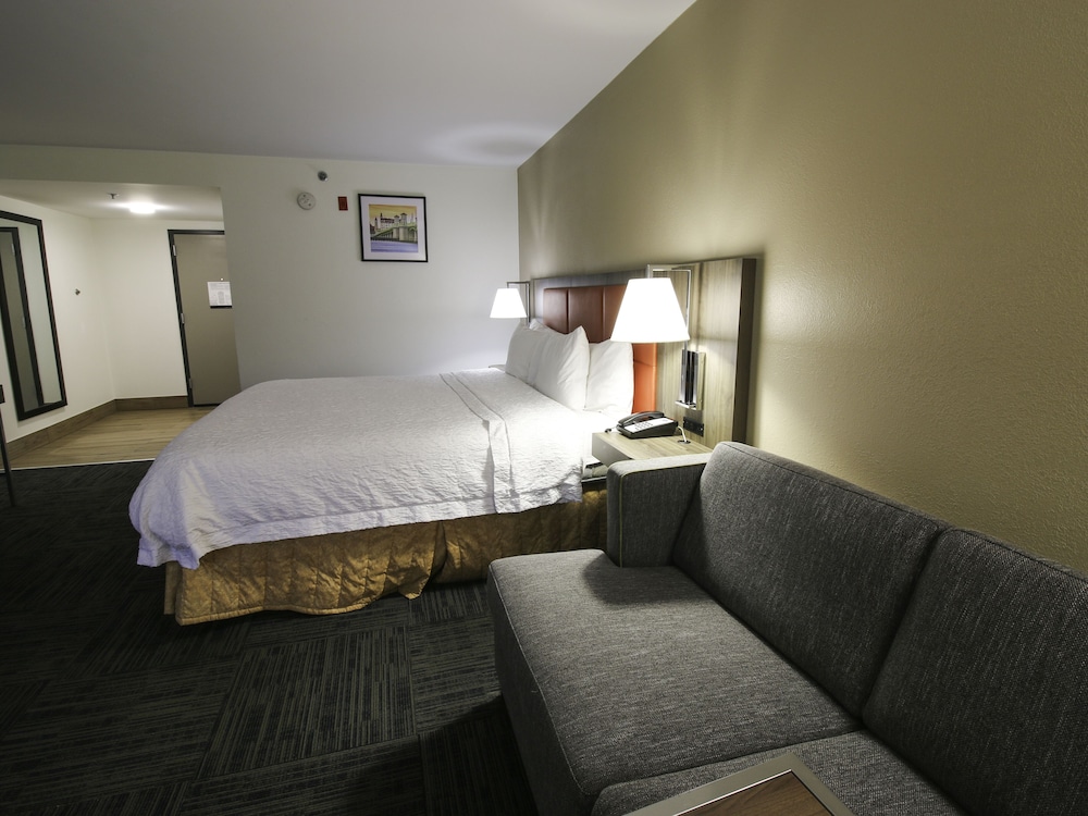 One King Bed, Non-Smoking - Photo 8