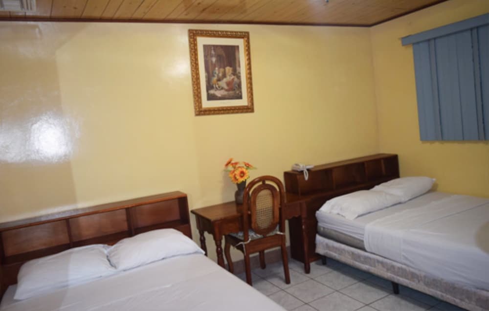 Basic Quadruple Room, Non Smoking photo 2