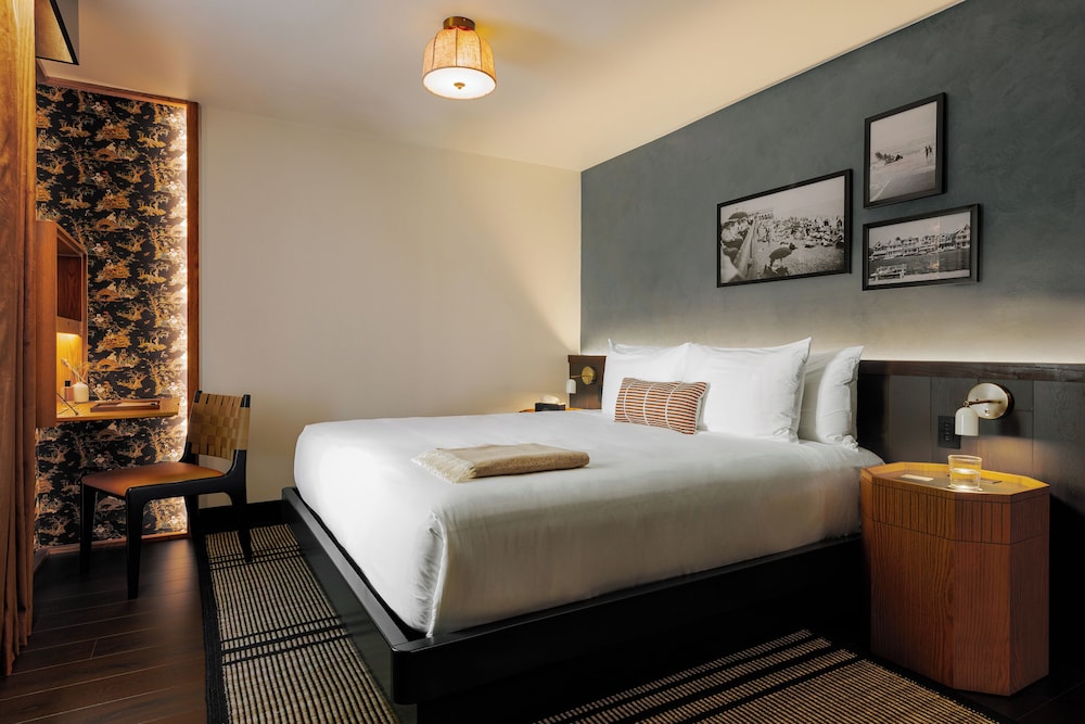 Luxury Suite, 1 King Bed with Sofa bed photo 2