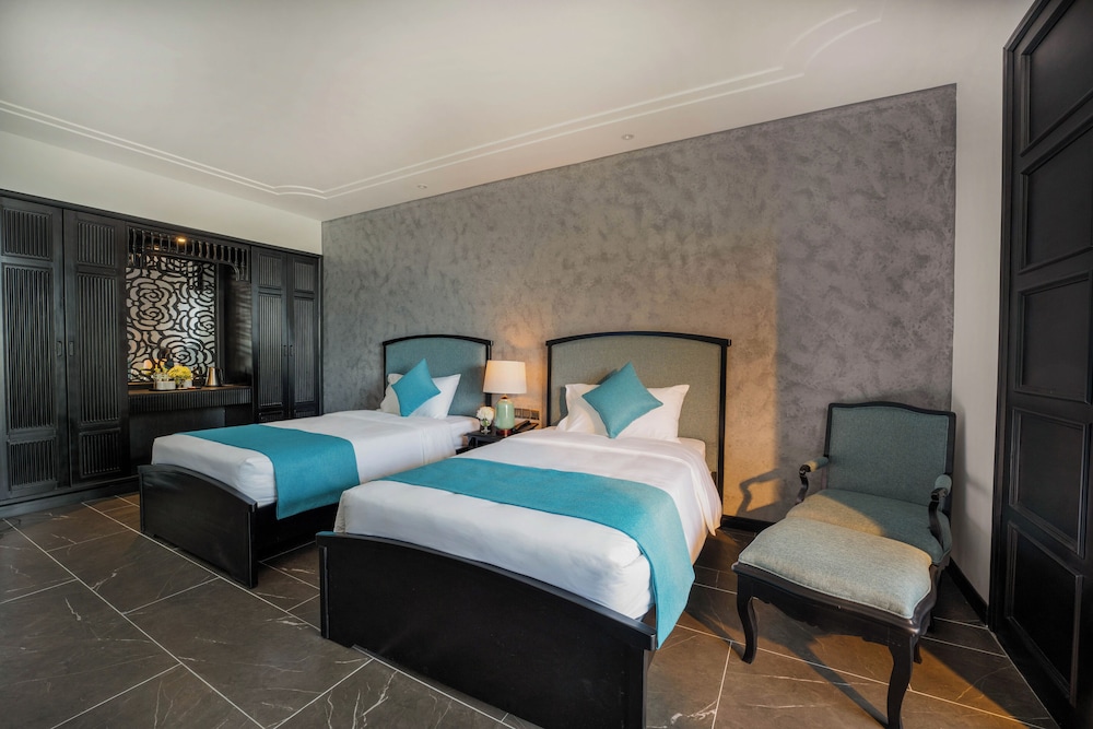 Deluxe Room, Multiple Beds, Garden View - Photo 2