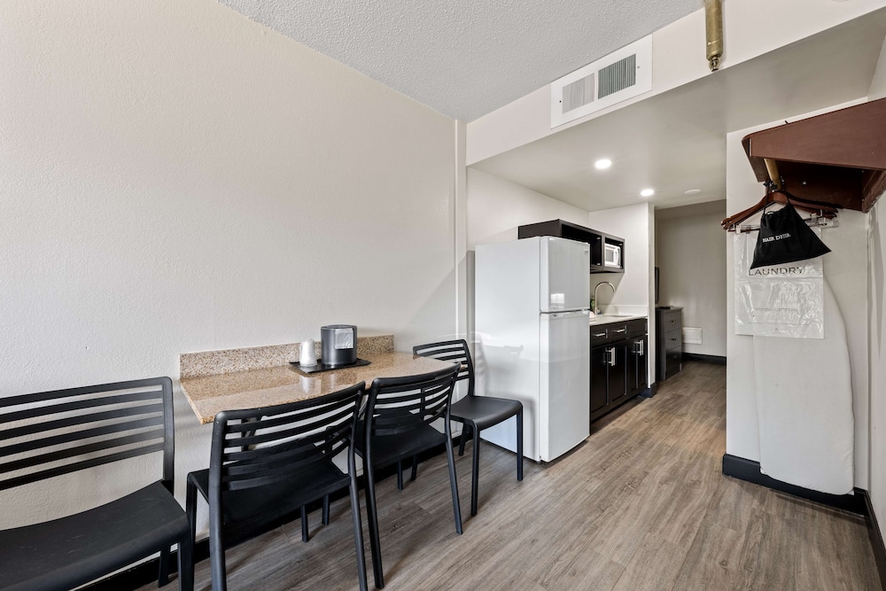 Suite, 2 Double Beds, Non Smoking, Kitchen (with Sofabed) - Photo 2