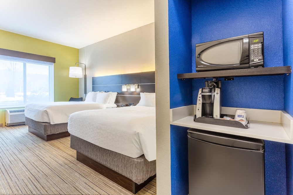 Standard Room, 2 Queen Beds - Photo 3