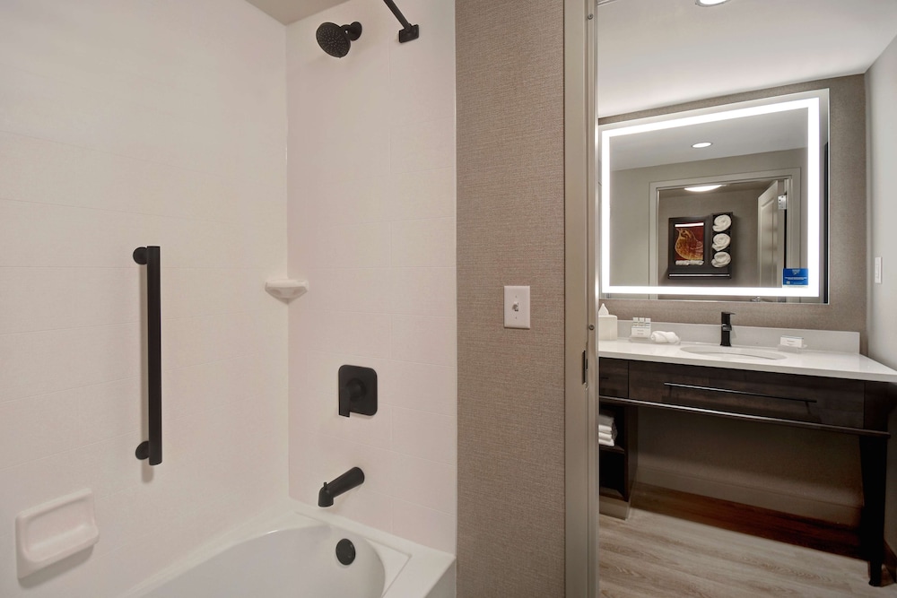 Suite, 2 Queen Beds, Accessible (Hearing) - Photo 2