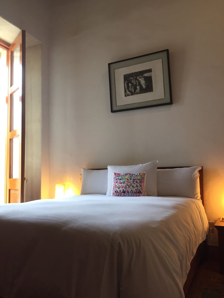 Basic Room, 1 Queen Bed