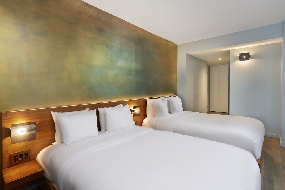Room, 2 Queen Beds photo 1