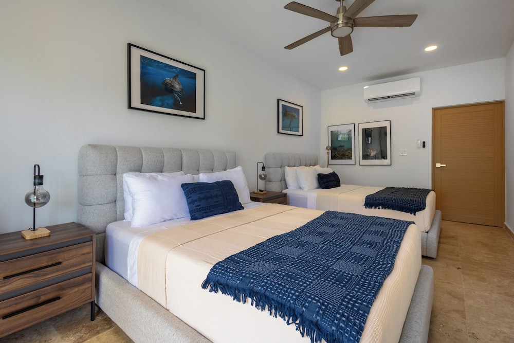 Standard Quadruple Room, 2 Queen Beds photo 2