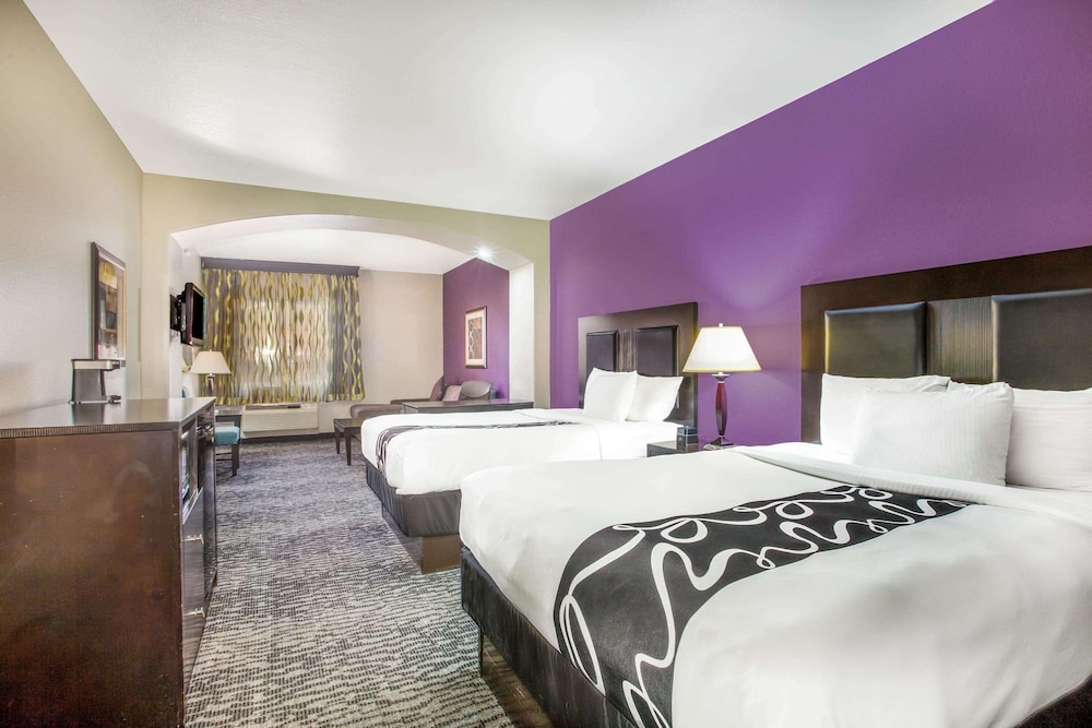 Deluxe Suite, 2 Queen Beds, Non Smoking - Photo 1