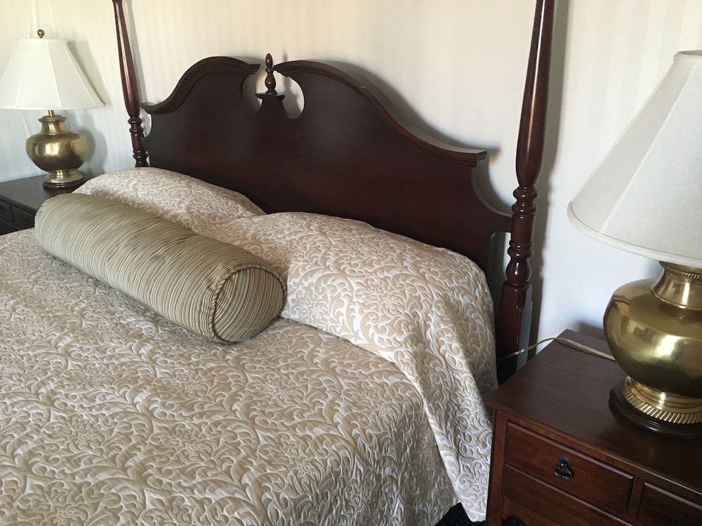 Room, 1 King Bed photo 1