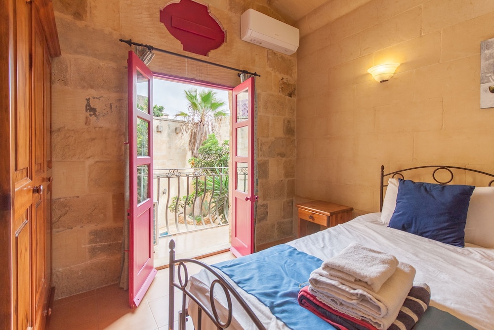Standard Villa, 3 Bedrooms (Gozitan Farmhouse Pool & Jacuzzi - PP) photo 1