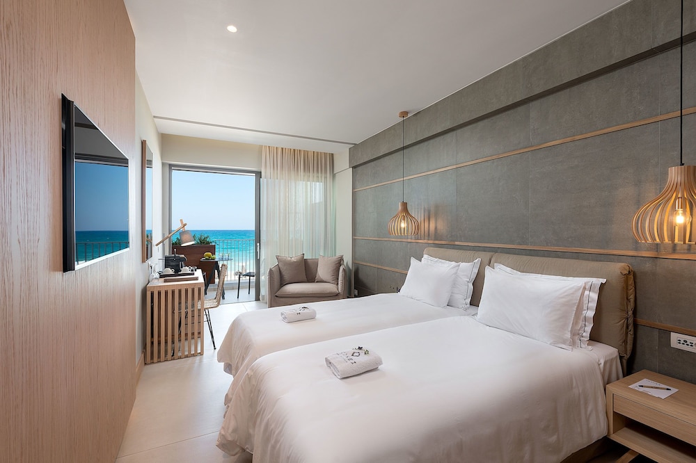 Superior Suite, Sea View - Photo 16