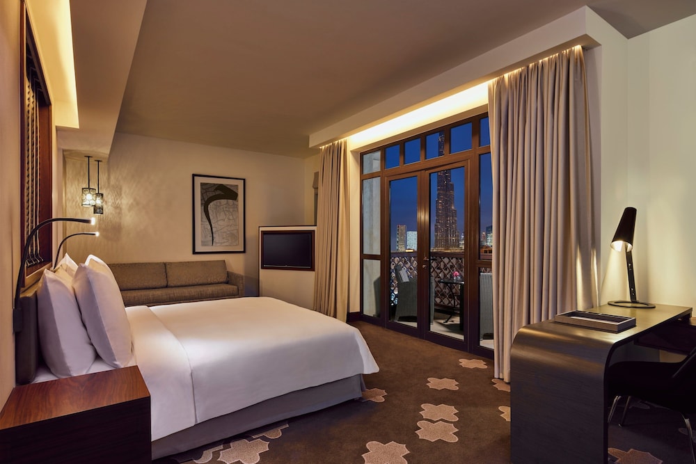 Premier Suite, 1 King Bed with Sofa bed (View) - Photo 6