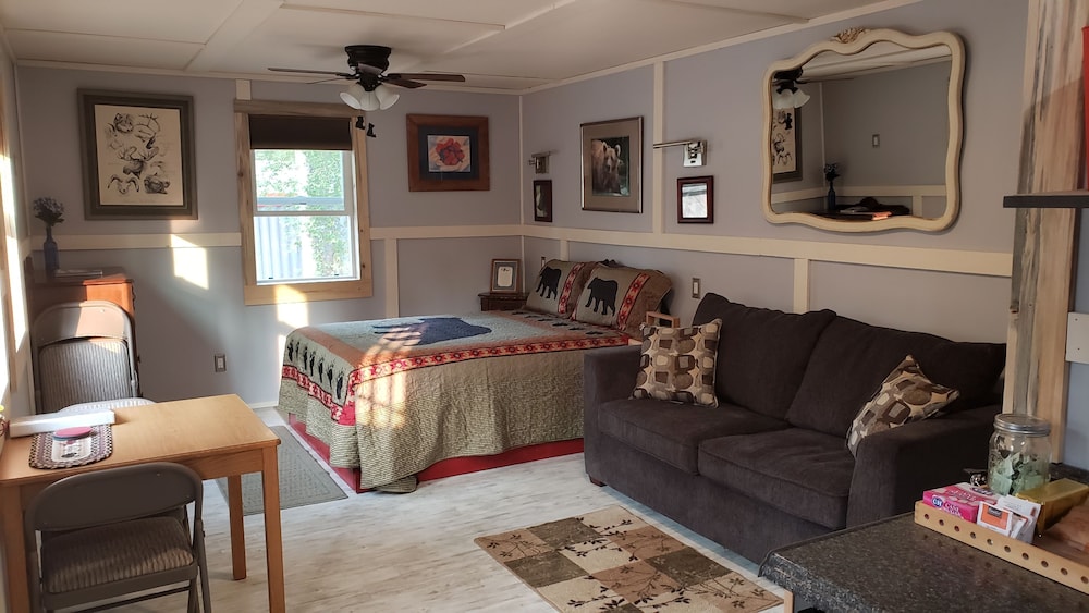 Cabin, 1 Queen Bed with Sofa bed (Mooseberry) photo 1