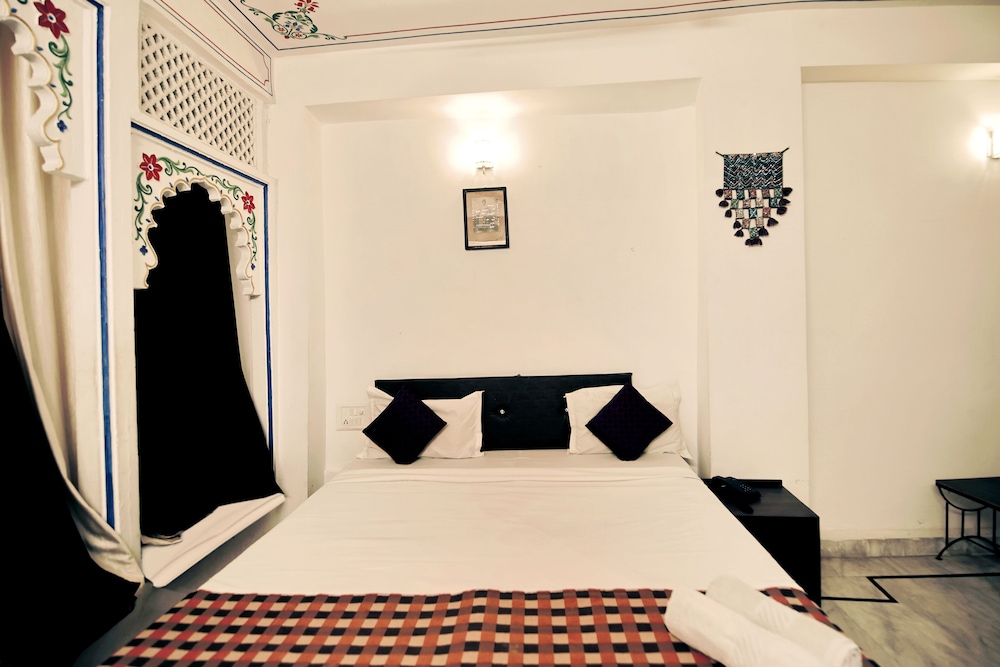 Premium Jharokha Room - Photo 4