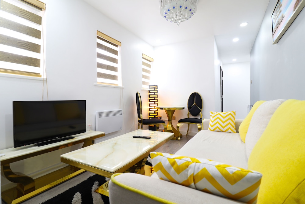 One Small Bedroom Apartment photo 1