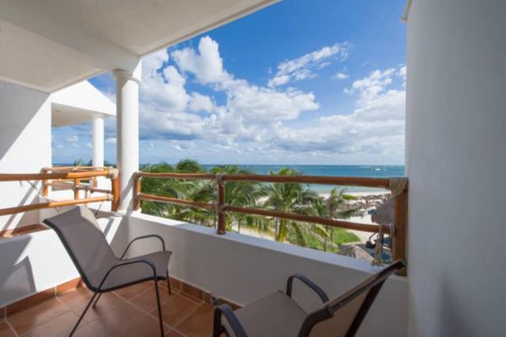 Deluxe Room, 1 King Bed, Ocean View photo 2