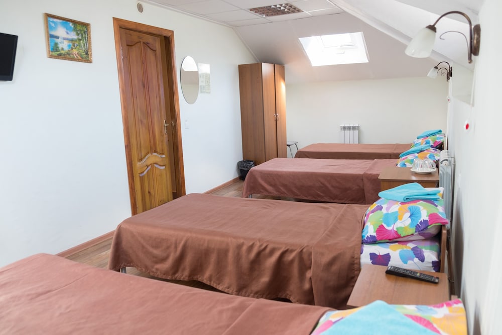 Economy Quadruple Room photo 2
