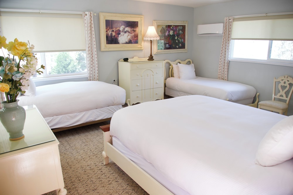 Premium Quadruple Room, Multiple Beds, Mountain View