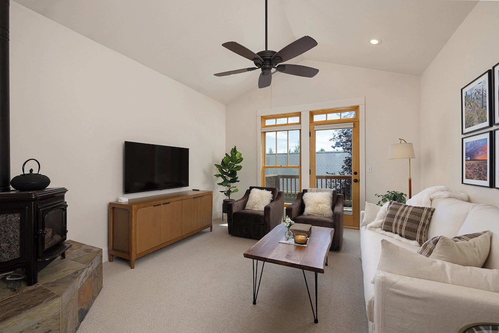 House, Multiple Beds, Patio, Mountain View (Cascade Cottage) photo 1