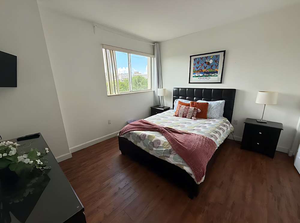 Lovely 1 Bedroom Coral Way Apartment photo 2