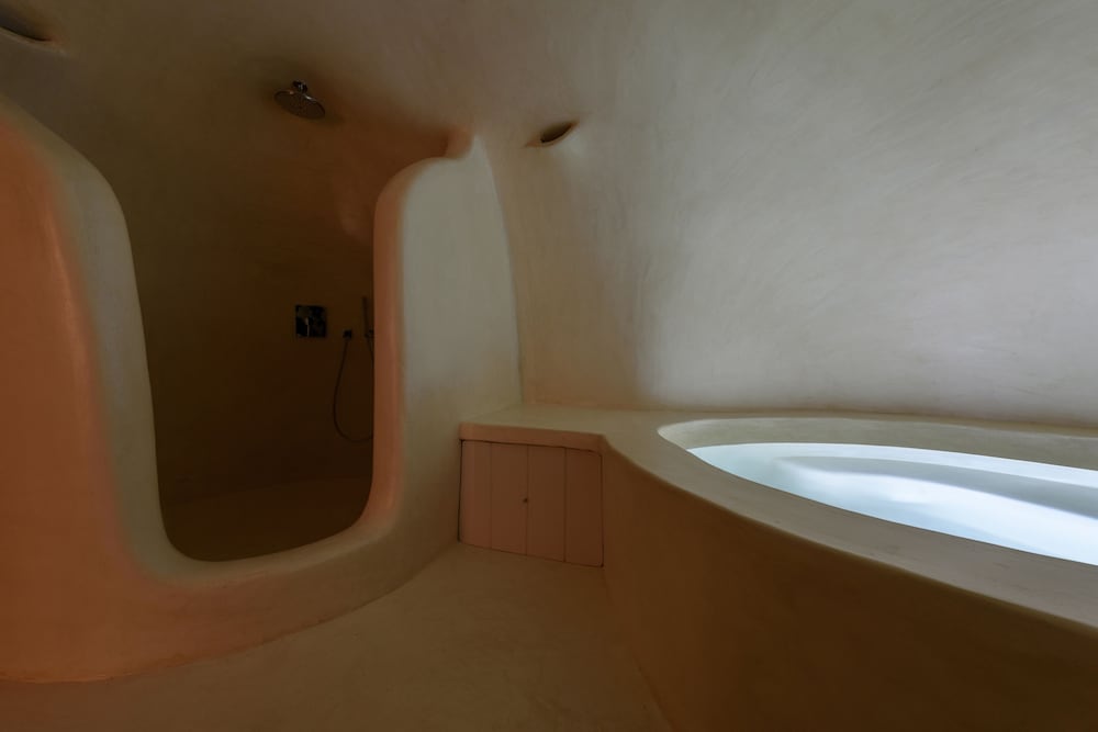 Kapari Honeymoon Suite with Private Indoor & Outdoor Hot tub - Photo 5