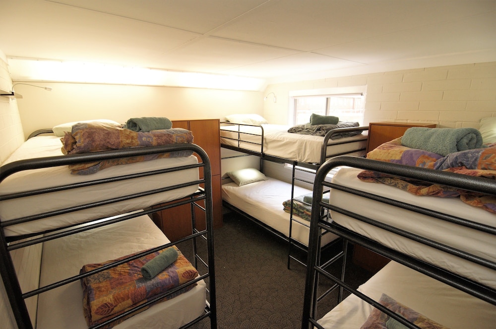 6 Or 8 Bed Mixed Dorm (Shared Bathroom)
