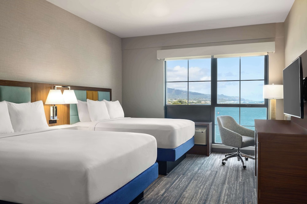 Room, 2 Queen Beds, Refrigerator & Microwave, Ocean View photo 1