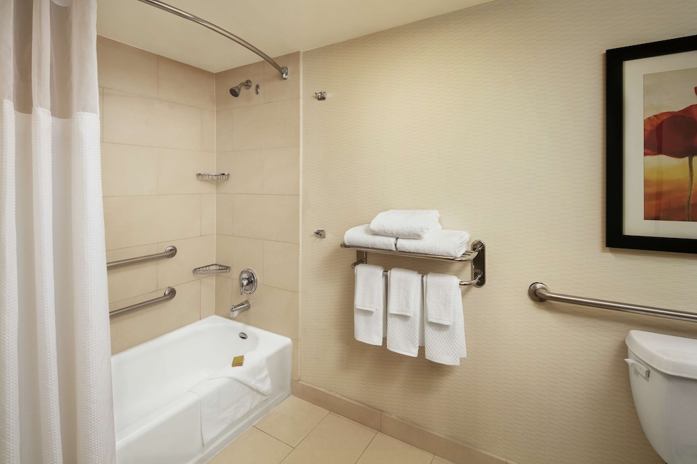 Suite, Two Queen Beds, Accessible