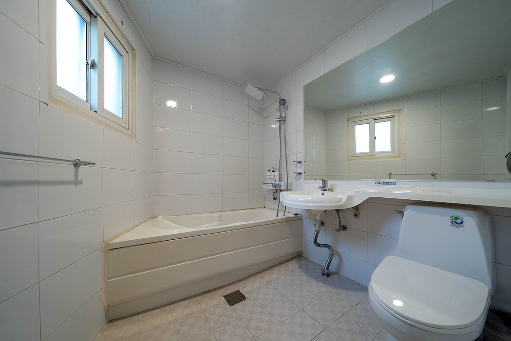 Standard Room - Photo 32