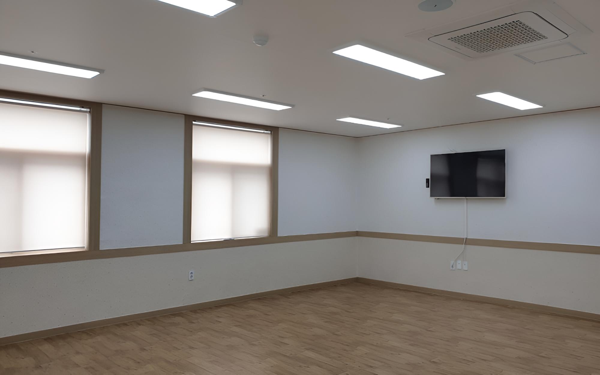 Room (Group (small)) - Photo 2