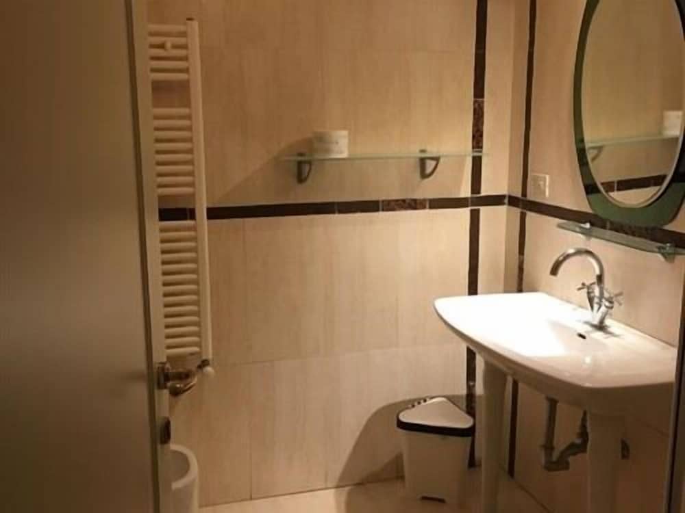 Basic Double Room, Ensuite, Garden View photo 3