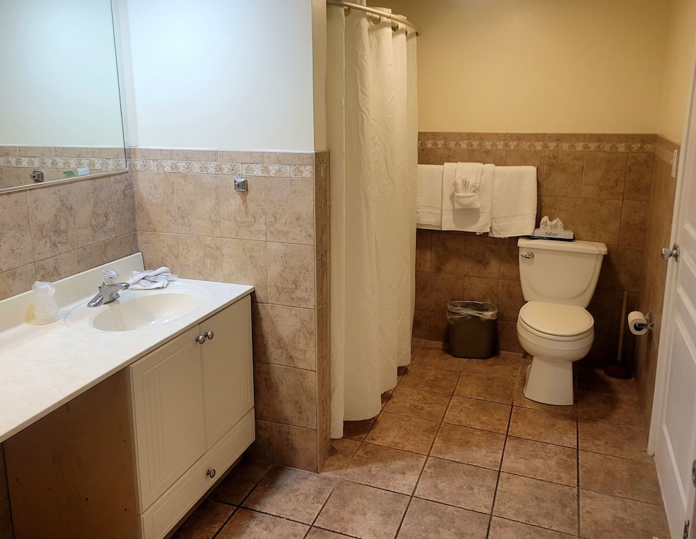 Deluxe Triple Room, Partial Ocean View photo 2