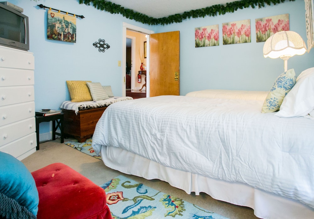 Standard Room, 1 Queen Bed, Refrigerator (Scandinavian Room)