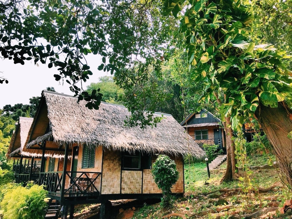 Standard Bungalow with Fan and room temperature shower photo 2