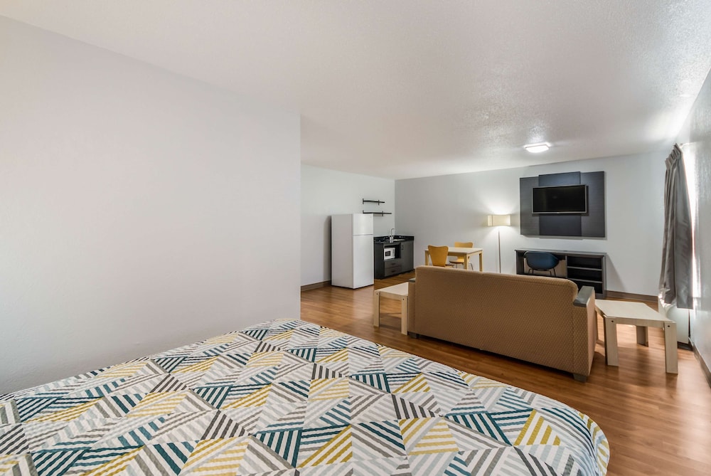 Standard Suite, 1 King Bed, Non Smoking, Kitchenette - Photo 6